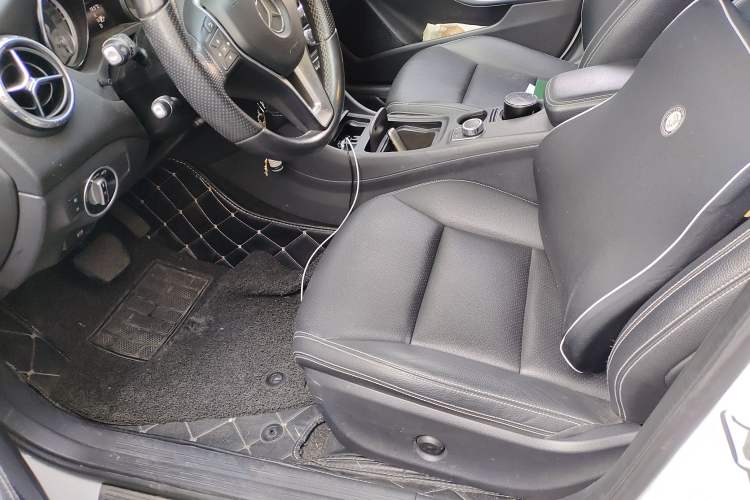 Used Mercedes-Benz GLA 2015 GLA 200 Fashion Model Left Front Seat