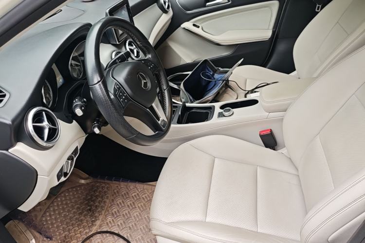 Used Mercedes-Benz GLA 2015 GLA 200 Sport Edition Left Front Seat