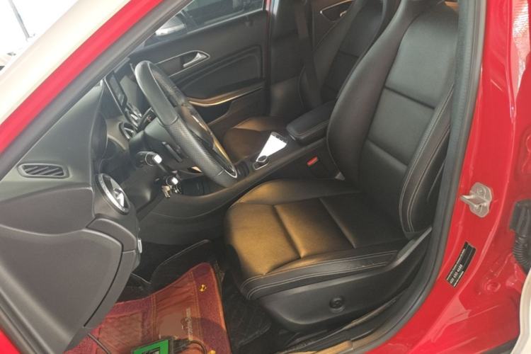 Used Mercedes-Benz GLA 2015 GLA 200 Sport Edition Left Front Seat