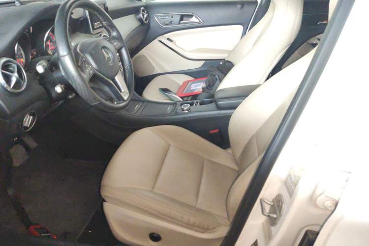 Used Mercedes-Benz GLA 2015 GLA 220 4MATIC Luxury Model Left Front Seat