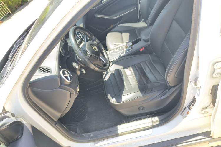 Used Mercedes-Benz GLA 2015 GLA 220 4MATIC Fashion Model Left Front Seat