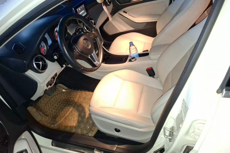 Used Mercedes-Benz GLA 2015 GLA 200 Sport Edition Left Front Seat