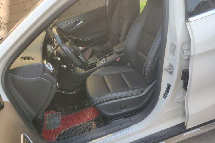 Used Mercedes-Benz GLA 2015 GLA 200 Fashion Model Left Front Seat