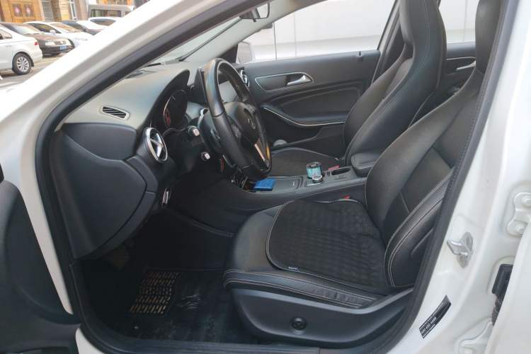 Used Mercedes-Benz GLA 2015 GLA 200 Sport Edition Left Front Seat
