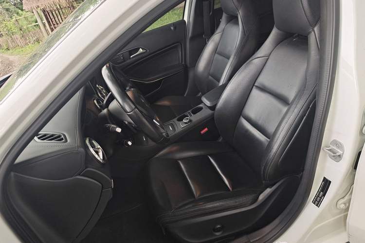 Used Mercedes-Benz GLA 2015 GLA 260 4MATIC Sport Edition Left Front Seat