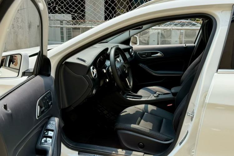 Used Mercedes-Benz GLA 2015 GLA 220 4MATIC Luxury Model Left Front Seat