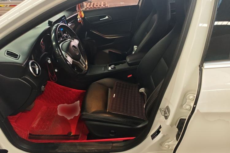 Used Mercedes-Benz GLA 2015 GLA 200 Fashion Model Left Front Seat