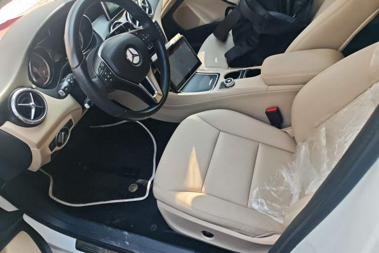 Used Mercedes-Benz GLA 2015 GLA 200 Sport Edition Left Front Seat