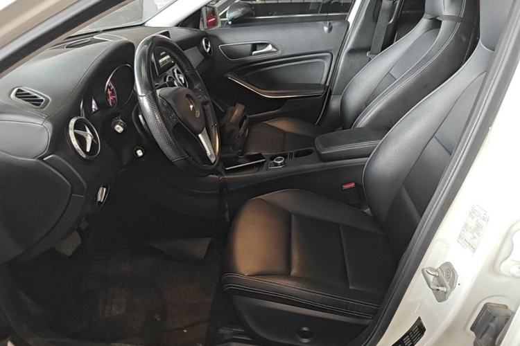Used Mercedes-Benz GLA 2015 GLA 200 Fashion Model Left Front Seat