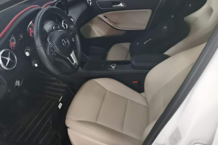 Used Mercedes-Benz GLA 2015 GLA 200 Fashion Model Left Front Seat