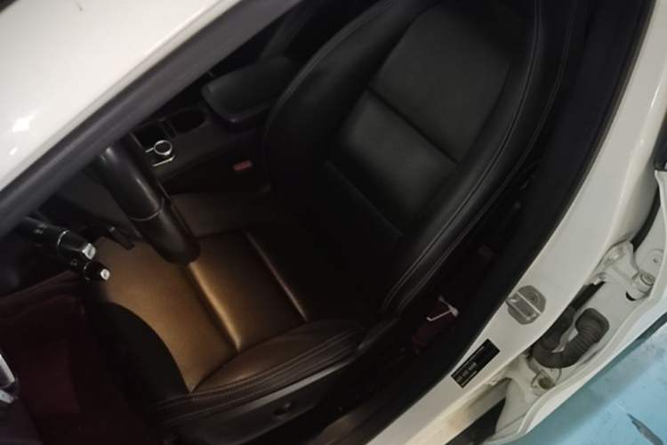 Used Mercedes-Benz GLA 2015 GLA 200 Sport Edition Left Front Seat