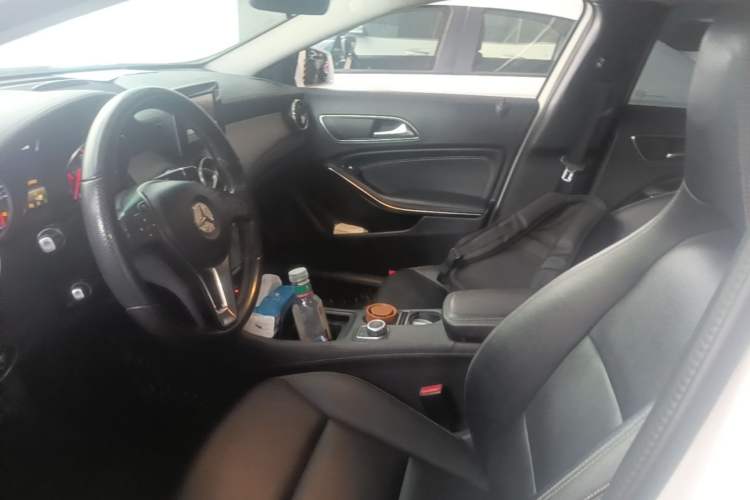 Used Mercedes-Benz GLA 2015 GLA 220 4MATIC Fashion Model Left Front Seat