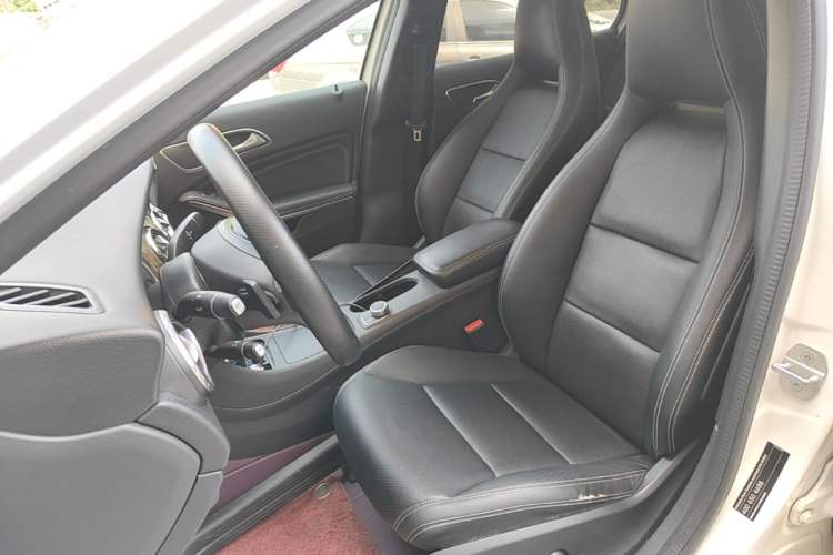 Used Mercedes-Benz GLA 2015 GLA 200 Sport Edition Left Front Seat