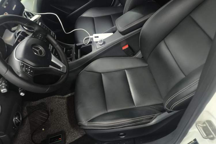 Used Mercedes-Benz GLA 2015 GLA 220 4MATIC Fashion Model Left Front Seat