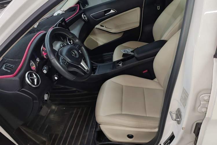 Used Mercedes-Benz GLA 2015 GLA 200 Fashion Model Left Front Seat