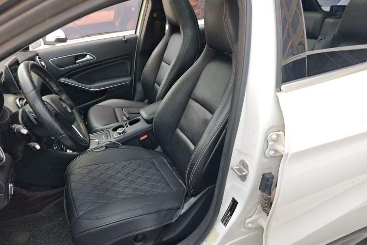 Used Mercedes-Benz GLA 2015 GLA 220 4MATIC Fashion Model Left Front Seat