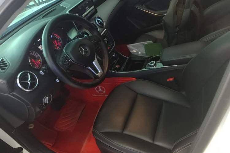 Used Mercedes-Benz GLA 2015 GLA 200 Fashion Model Left Front Seat