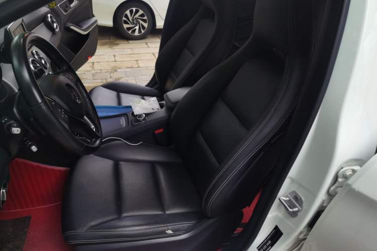 Used Mercedes-Benz GLA 2015 GLA 220 4MATIC Luxury Model Left Front Seat