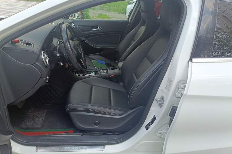 Used Mercedes-Benz GLA 2015 GLA 200 Fashion Model Left Front Seat