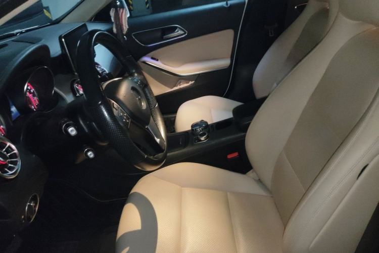 Used Mercedes-Benz GLA 2015 GLA 220 4MATIC Fashion Model Left Front Seat