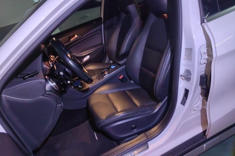 Used Mercedes-Benz GLA 2015 GLA 260 4MATIC Sport Edition Left Front Seat