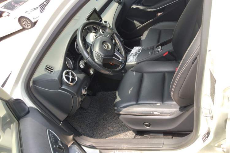 Used Mercedes-Benz GLA 2015 GLA 220 4MATIC Luxury Model Left Front Seat