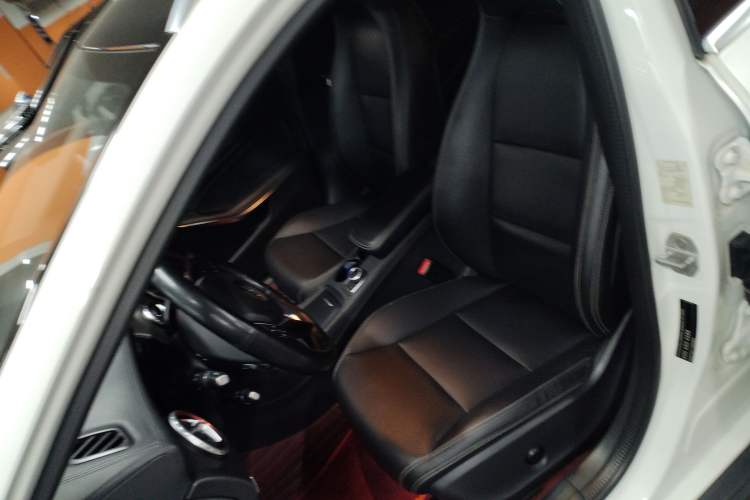 Used Mercedes-Benz GLA 2015 GLA 200 Fashion Model Left Front Seat