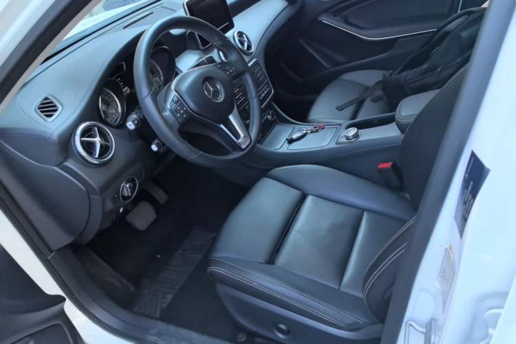 Used Mercedes-Benz GLA 2015 GLA 200 Fashion Model Left Front Seat
