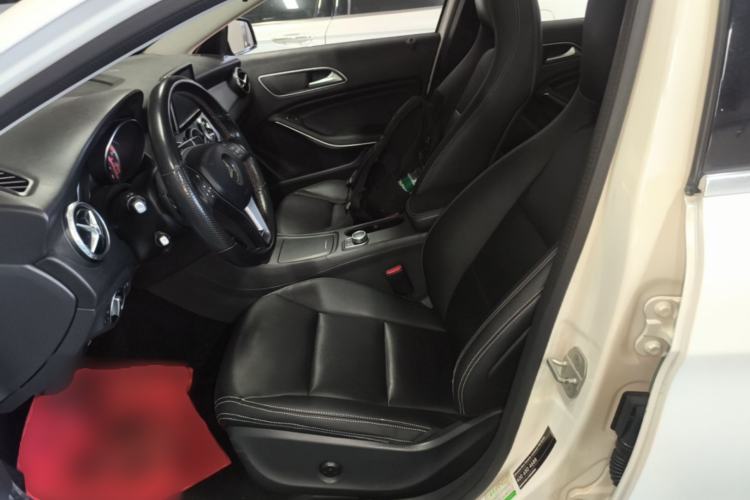 Used Mercedes-Benz GLA 2015 GLA 200 Sport Edition Left Front Seat