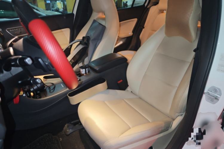 Used Mercedes-Benz GLA 2015 GLA 220 4MATIC Fashion Model Left Front Seat