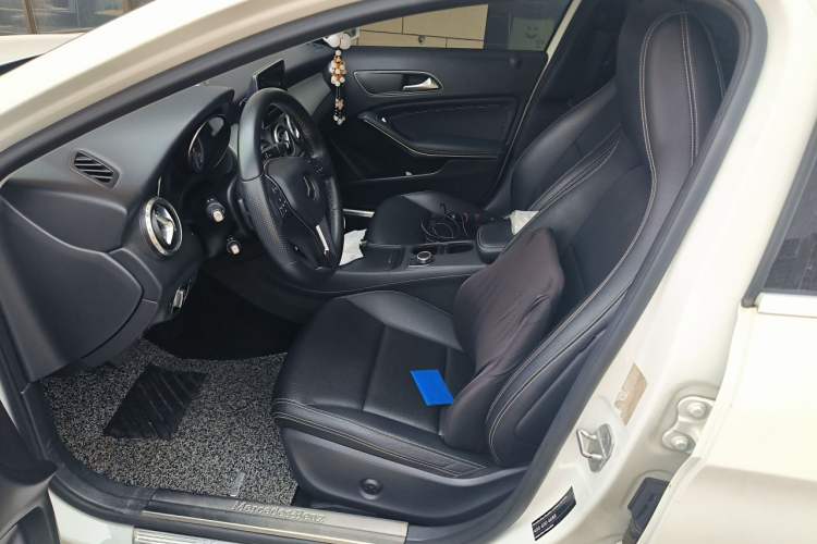 Used Mercedes-Benz GLA 2015 GLA 200 Sport Edition Left Front Seat