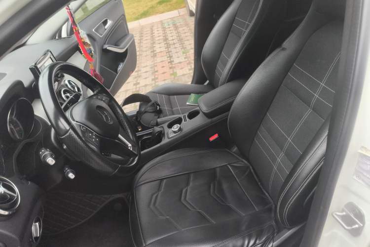 Used Mercedes-Benz GLA 2015 GLA 200 Fashion Model Left Front Seat