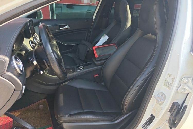 Used Mercedes-Benz GLA 2015 GLA 220 4MATIC Fashion Model Left Front Seat