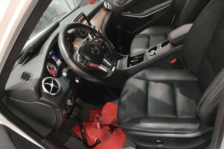 Used Mercedes-Benz GLA 2015 GLA 260 4MATIC Sport Edition Left Front Seat