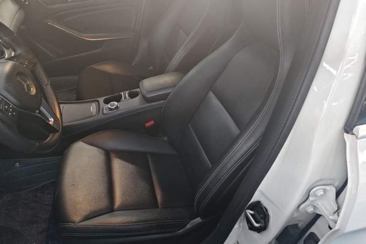 Used Mercedes-Benz GLA 2015 GLA 200 Sport Edition Left Front Seat