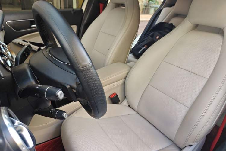 Used Mercedes-Benz GLA 2015 GLA 200 Fashion Model Left Front Seat