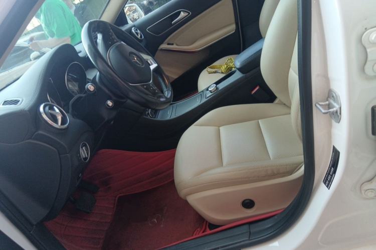 Used Mercedes-Benz GLA 2015 GLA 220 4MATIC Fashion Model Left Front Seat