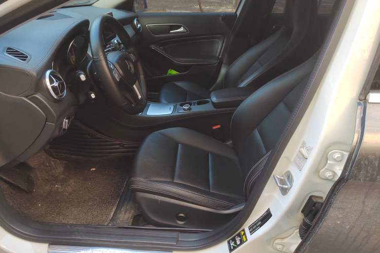 Used Mercedes-Benz GLA 2015 GLA 200 Fashion Model Left Front Seat