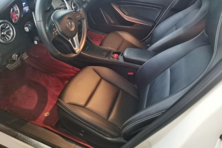 Used Mercedes-Benz GLA 2015 GLA 200 Sport Edition Left Front Seat