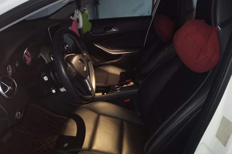 Used Mercedes-Benz GLA 2015 GLA 220 4MATIC Fashion Model Left Front Seat