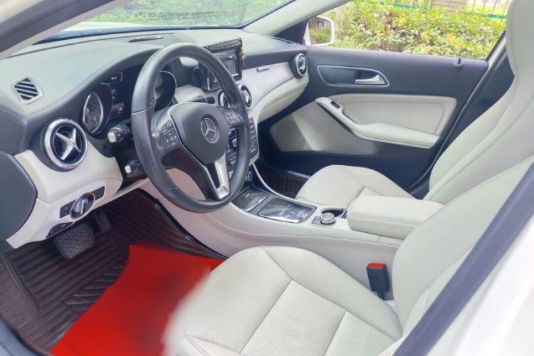 Used Mercedes-Benz GLA 2015 GLA 200 Fashion Model Left Front Seat