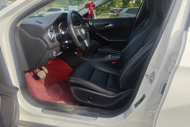 Used Mercedes-Benz GLA 2015 GLA 200 Sport Edition Left Front Seat