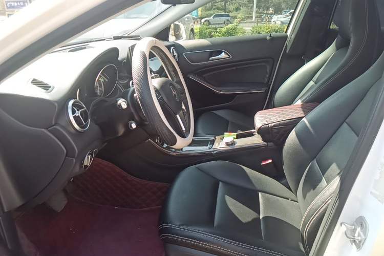 Used Mercedes-Benz GLA 2015 GLA 200 Sport Edition Left Front Seat