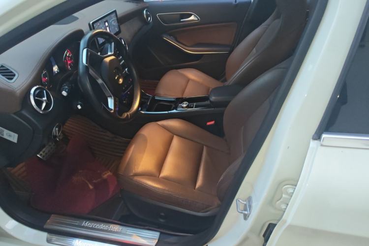 Used Mercedes-Benz GLA 2015 GLA 260 4MATIC Left Front Seat