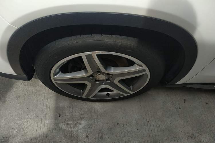 Used Mercedes-Benz GLA 2015 GLA 260 4MATIC Sport Edition Left Front Wheel Hub