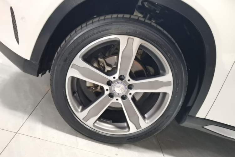 Used Mercedes-Benz GLA 2015 GLA 220 4MATIC Luxury Model Left Front Wheel Hub