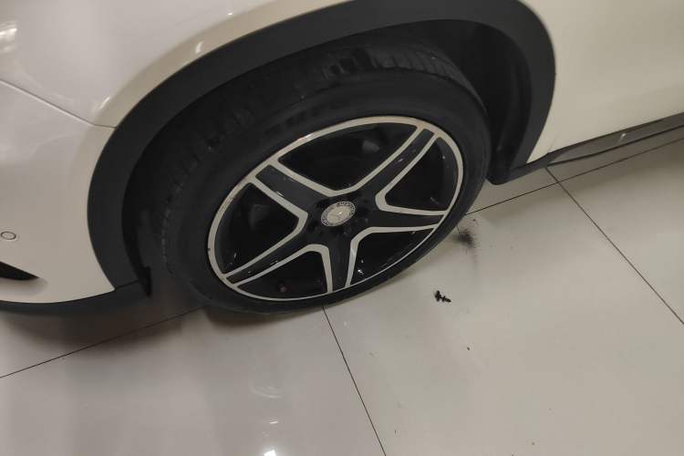 Used Mercedes-Benz GLA 2015 GLA 220 4MATIC Luxury Model Left Front Wheel Hub