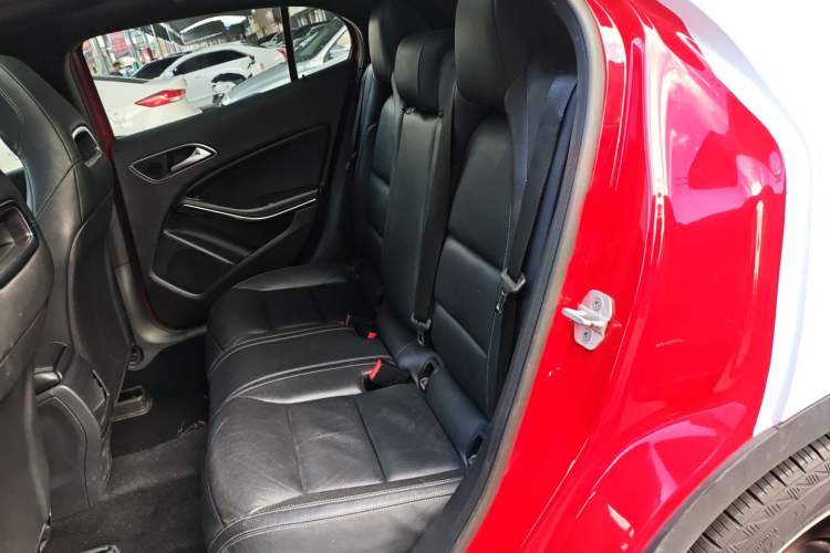 Used Mercedes-Benz GLA 2015 GLA 260 4MATIC Left Rear Seat