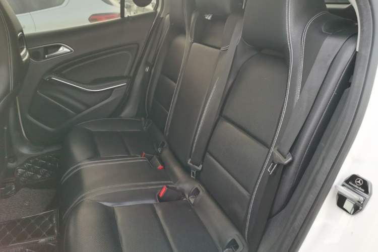 Used Mercedes-Benz GLA 2015 GLA 200 Fashion Model Left Rear Seat
