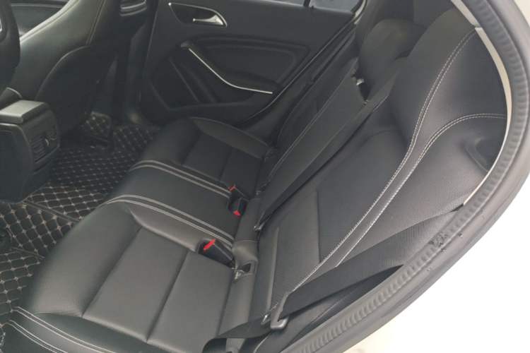 Used Mercedes-Benz GLA 2015 GLA 200 Fashion Model Left Rear Seat